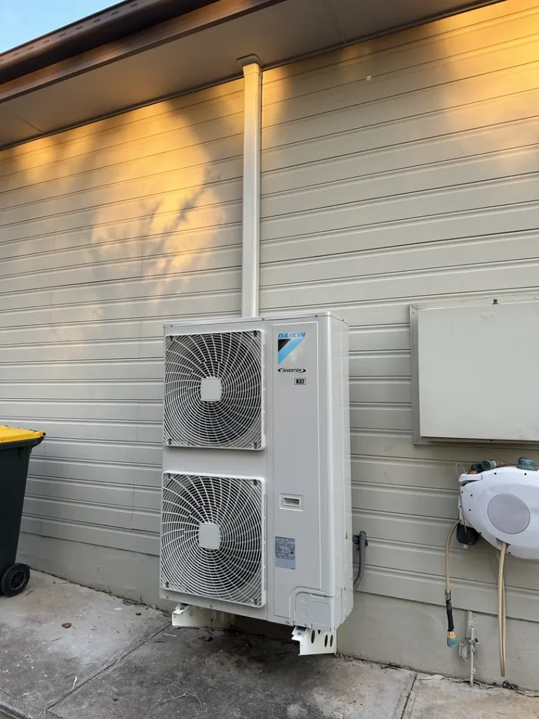 Exterior wall-mounted air conditioning unit