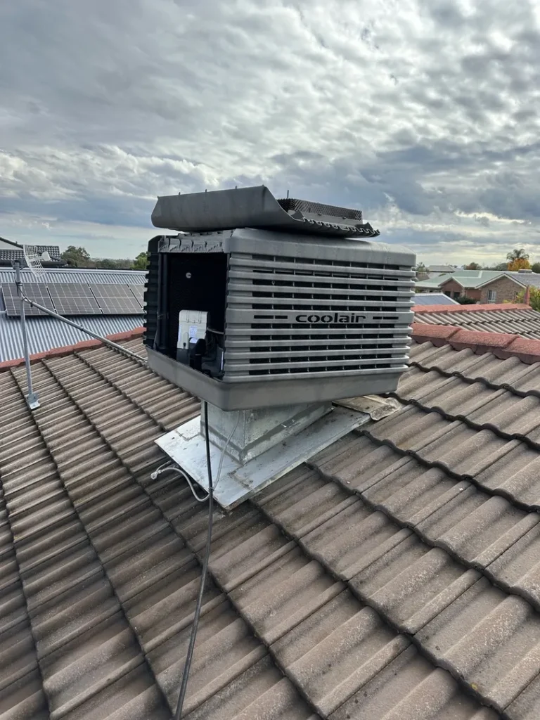 Rooftop Coolair swamp cooler installation